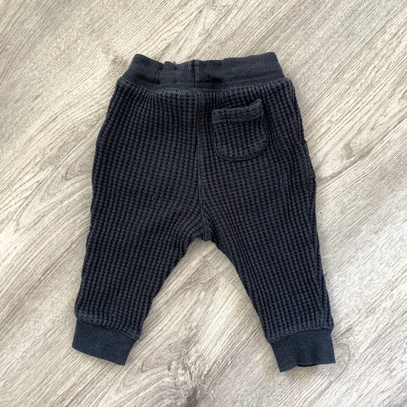 Cat & Jack 2-piece waffle sweatshirt and jogger pants set in Gray 18M - Picture 8 of 10